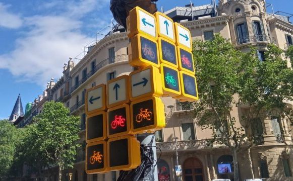 Korisno ili zbunjujuće? Pogledajte 'najluđi' biciklistički semafor postavljen u Barceloni