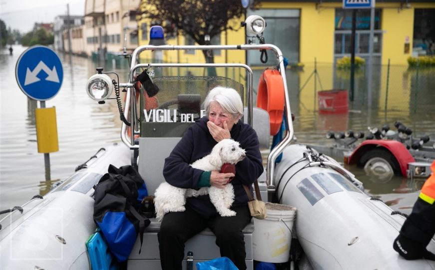 Poplave u Italiji kroz fotografije: Evakuacije, klizišta, uništeni domovi i - smrt