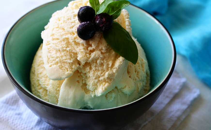 Domaći sladoled od samo dva sastojka: Najjednostavniji recept koji će vas oduševiti