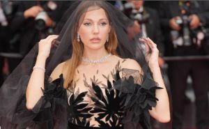 Popularna Hurem zablistala na crvenom tepihu u Cannesu: Jedan detalj posebno privukao pažnju