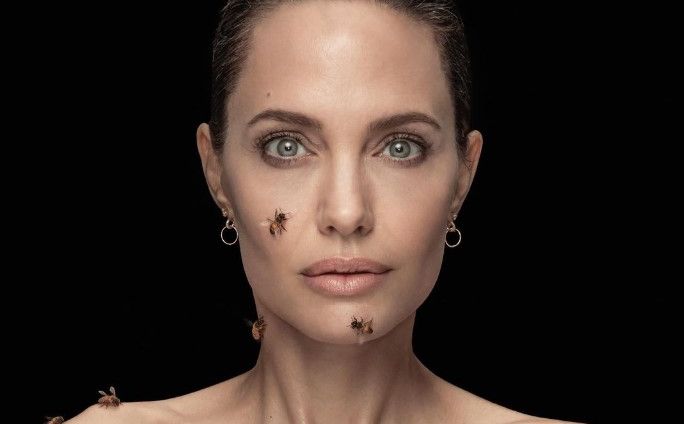 Angelina Jolie pokrivena pčelama na fotografiji National Geography