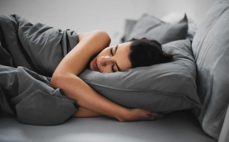 Šta položaj u kojem spavate govori o vašem zdravlju: U jednom možete izbjeći hrkanje