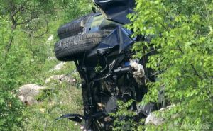 Teška nesreća u Hercegovini: Automobil sletio u provaliju, ima povrijeđenih