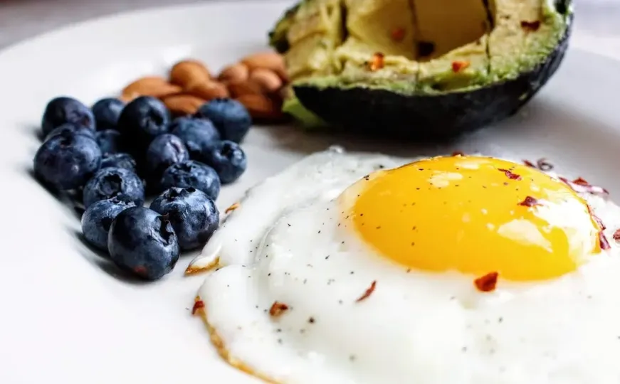 Isprobajte ovaj trik: Za savršeno pečena jaja potrebno vam je samo malo vode