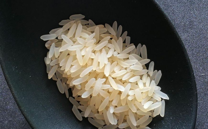 Znate li zašto je dobro staviti rižu u ormar? Trik koji će vas oduševiti