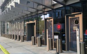 SAD: Napad na Tursku kuću u New Yorku, palicom polomljena stakla