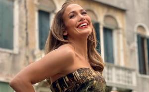 Oduševila publiku: Jennifer Lopez se pojavila u kreaciji Meline Džinović