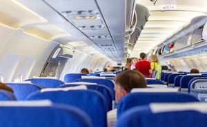 Jedna žena uspjela da iznervira sve putnike u avionu: Evo šta je uradila