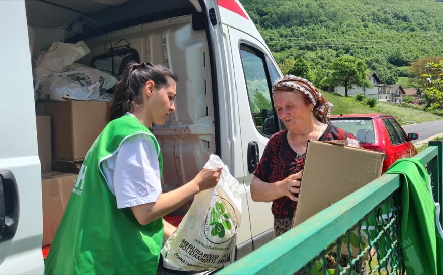 Pomoć iz Turske građanima poplavljenih područja u USK: Podijeljena hrana i higijenski paketi