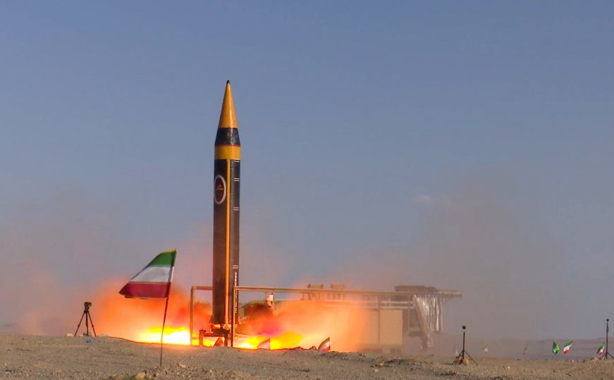 Iran predstavio balističku raketu nove generacije, bojeva glava teška tonu i po