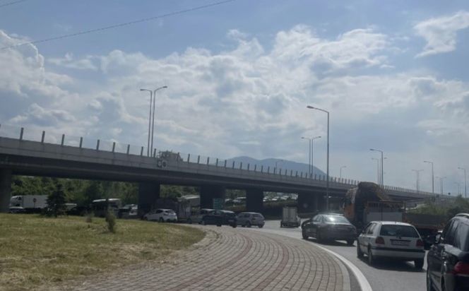 Vozači, oprez: Udes na ulazu u Sarajevo, ogromne gužve u saobraćaju