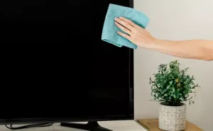 Sredstva za pranje prozora nisu dobra ideja: Evo kako pravilno možete očititi ekran TV-a