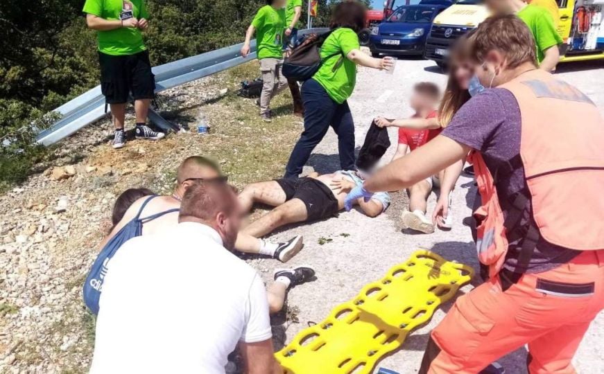 Teška saobraćajna nesreća u Hrvatskoj: Povrijeđeno 15 maturanata