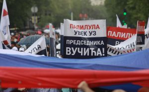 Vučićev miting u Beogradu: Pjeva se Putinu, nose se slova Z, stigla i Karleuša...