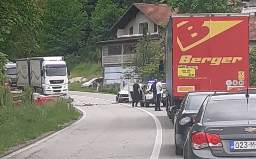 Teška saobraćajna nesreća u Novom Travniku: Ima i povrijeđenih