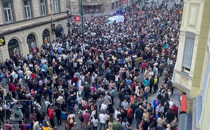 Pogledajte koliko je građana došlo na skup podrške stradaloj Azri Spahić
