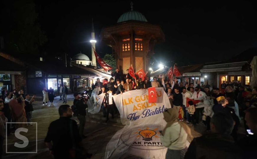 Slavlje i turske zastave na ulicama Sarajeva: Erdoganovi simpatizeri proslavili pobjedu