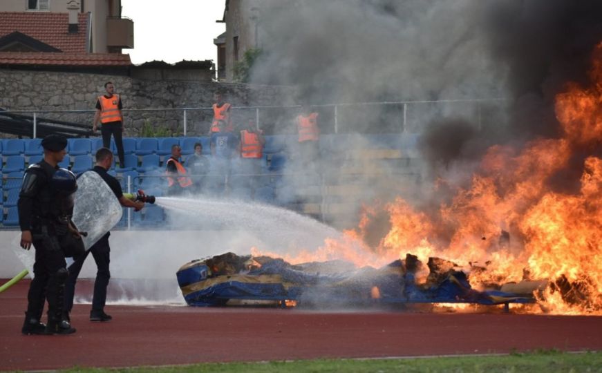 Sramotno ponašanje: Navijači Širokog izazvali požar na stadionu