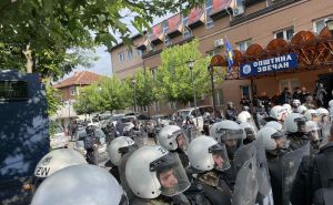 Kosovo: U Zvečanu policija koristila suzavac, pojačano prisustvo KFOR na sjeveru