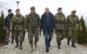Ministar odbrane Srbije najavio da će potpuno rasporediti formacije vojske duž granice s Kosovom