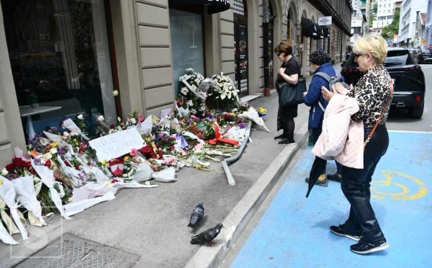 Građani i danas na mjestu pogibije doktorice Azre Spahić: Potresne poruke, cvijeće, molitva...