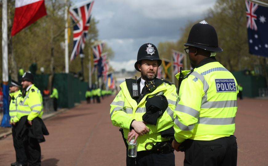 Slučaj u Velikoj Britaniji: Policija u 91-godišnju ženu uperila elektrošoker, stavili su joj lisice