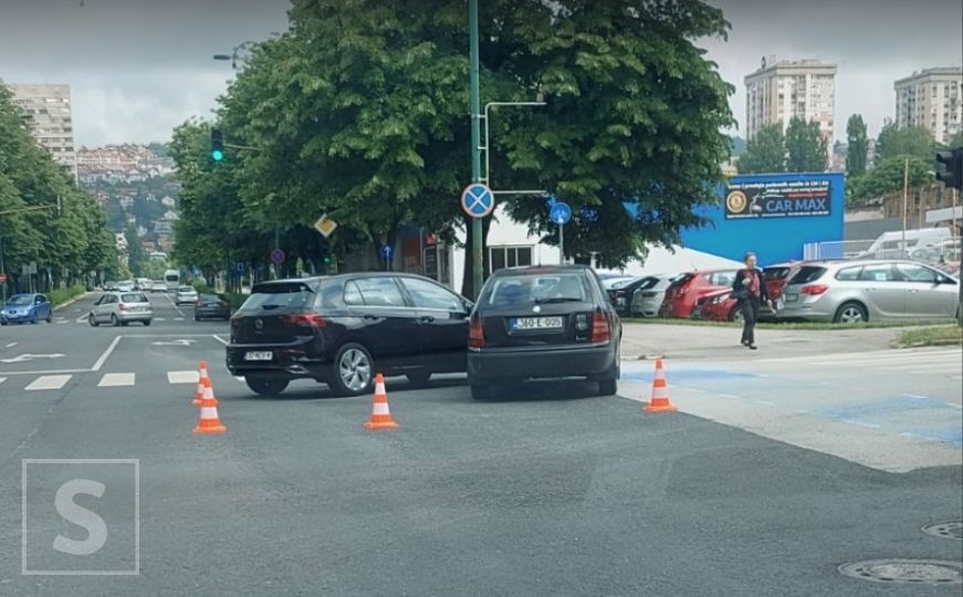 Vozači, oprez: Novi udes u Sarajevu, sudjelovala dva automobila