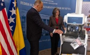 Ambasada SAD u BiH donirala zdravstvenim ustanovama u Federaciji BiH četiri mobilna RTG uređaja