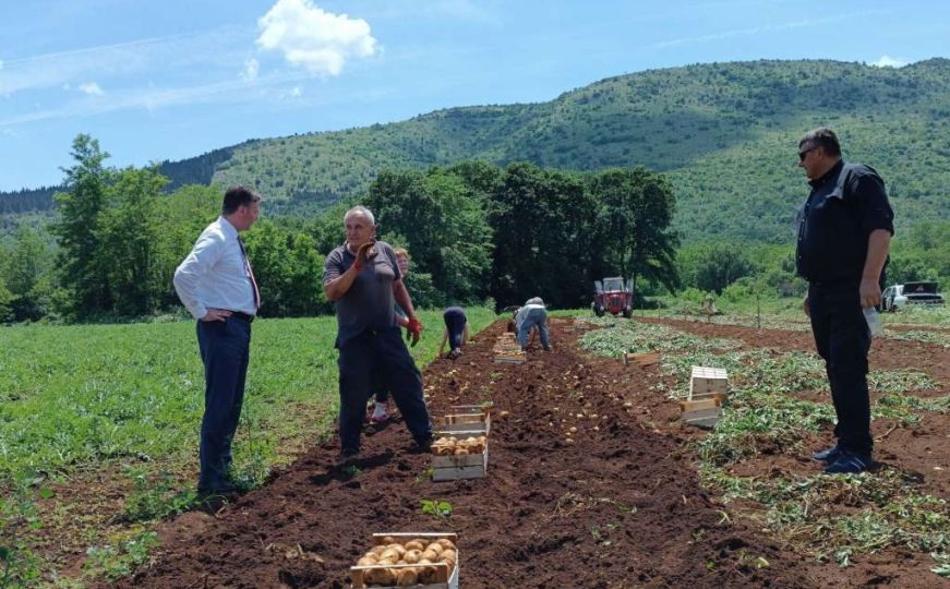 Ministar Kemal Hrnjić se sastao s poljoprivrednicima: Povećana ulaganja u proizvodnju
