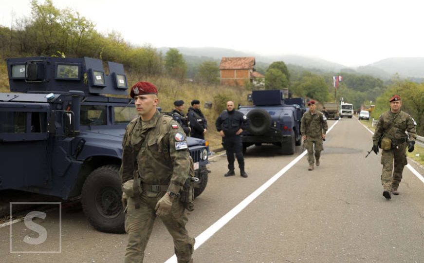 Nastavljeni protesti na Kosovu: KFOR se razmjestio na još pet lokacija u Zvečanu