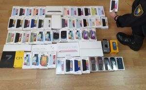 Nova aukcija UIO, a u ponudi sve i svašta: Prodaju se felge, odjeća, motocikl Yamaha, parfemi...