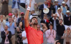 Nakon više od tri i po sata borbe: Novak Đoković prošao u osminu finala Roland Garrosa