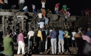 Sudarila se dva voza u Indiji: Najmanje 50 mrtvih, stotine povrijeđenih