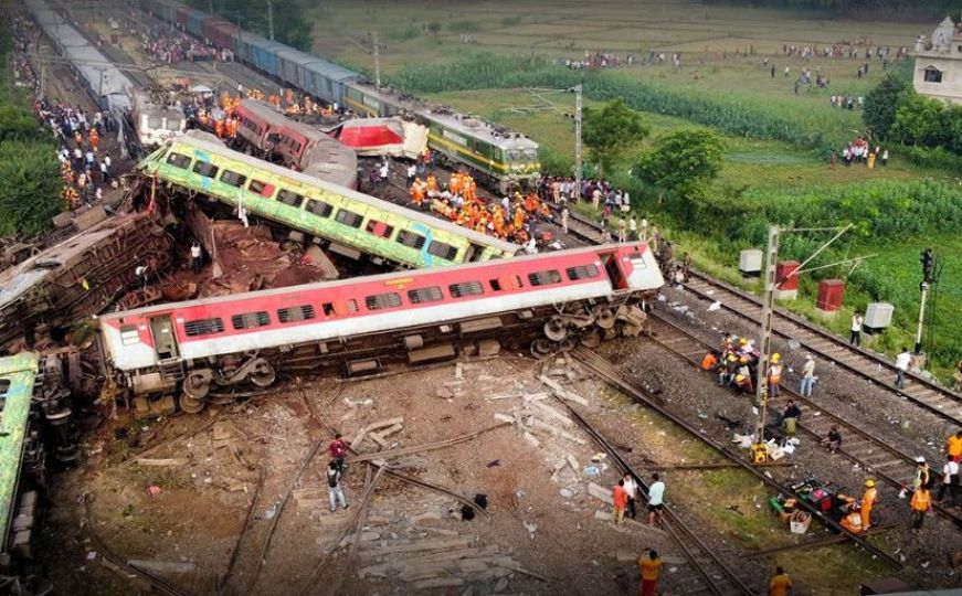 Raste broj mrtvih u sudaru vozova u Indiji, 288 poginulih i 850 povrijeđenih