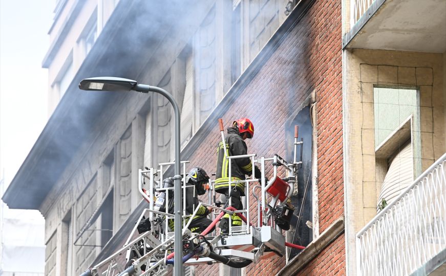 Vatrogasci u Sarajevu krenuli na intervenciju: 'Dobili smo dojavu da gori stan'