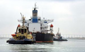 Naftni tanker se nasukao u Sueskom kanalu, odvučen je