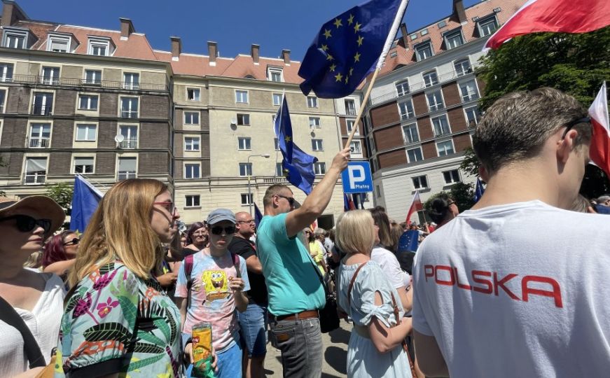 Varšava: Nekoliko stotina hiljada ljudi na antivladinom protestu