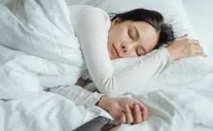 Ako želite imati kvalitetniji san, jastuk nemojte držati ispod glave - isprobajte ove trikove!
