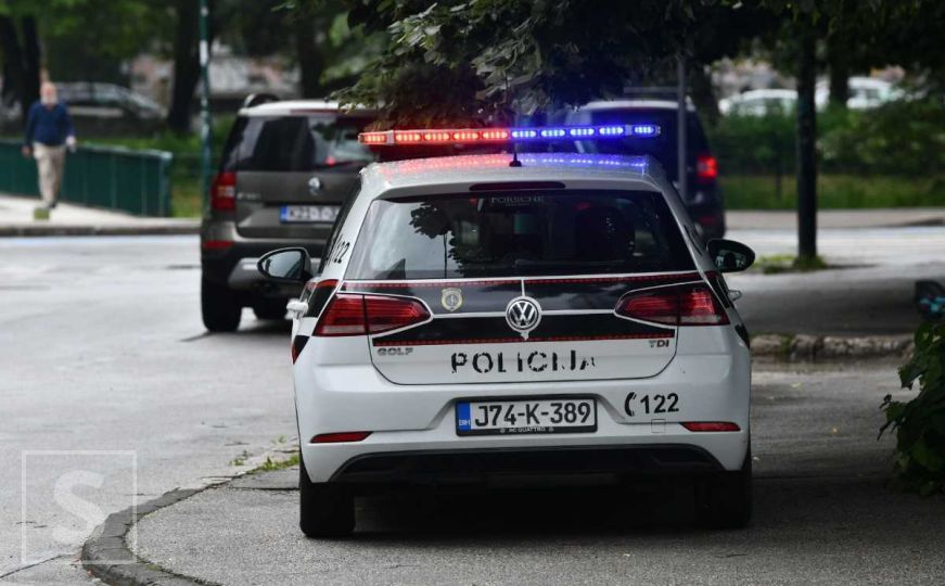 Sarajevska policija oduzela automobil: Vozač za saobraćajne prekršaje dužan više od 260.000 KM
