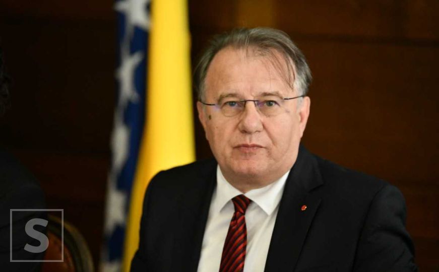 Nermin Nikšić: Smanjenje plata zvaničnicima i nova fiskalizacija su odgovor na krizu