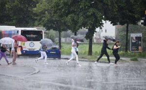 'Otvorilo' se nebo nad Sarajevom: Pada jaka kiša praćena grmljavinom