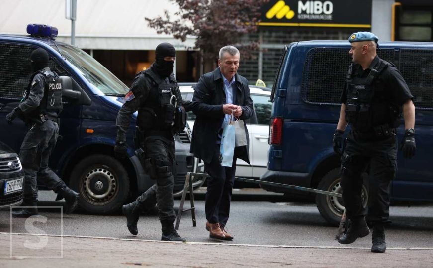 Sud odlučio: Ibrahimu Hadžibajriću i Almi Destanović produžen pritvor