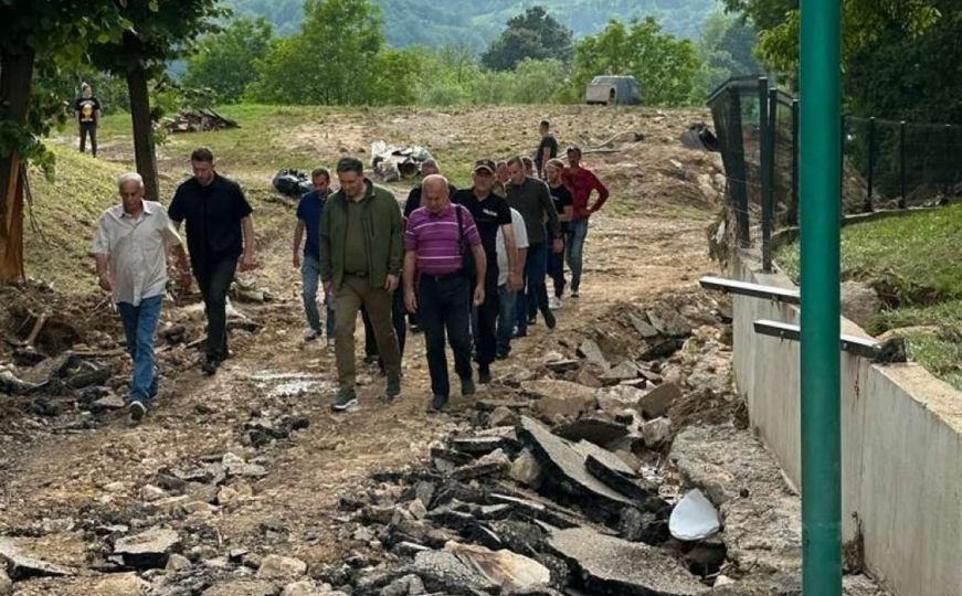 Denis Bećirović posjetio Teočak nakon olujnog nevremena: Razgovarao sa građanima i ponudio pomoć