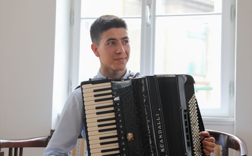 Svaka čast: Mladi Sarajlija Hazim Mehmedić među najboljim harmonikašima u svijetu