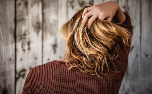 Ne rizikujte: Čupanje sijedih dlaka može donijeti ozbiljne posljedice