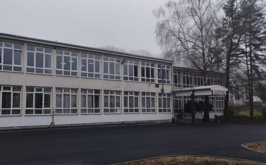 Detalji pucnjave u Lukavcu: Učenik i ranije prijetio da će pucati, nastavniku se bore za život