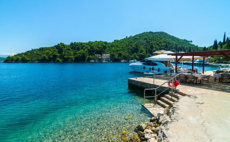 Upozorenje za popularnu plažu među Bosancima: Zabranjeno kupanje, more zagađeno fekalijama