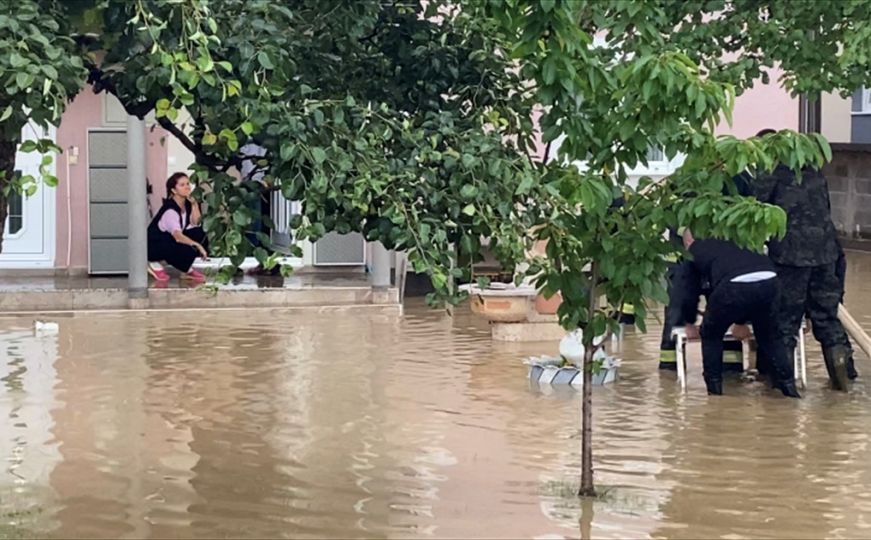 Haos u Novom Pazaru: Poplavljene ulice, vatrogasci na terenu...