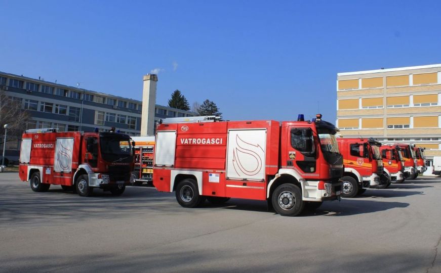 Drama u Splitu: Ženu prikliještila hidraulična mješalica za karton
