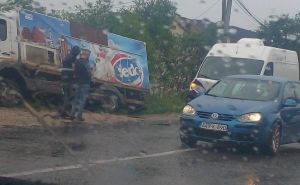 Saobraćajna nesreća kod Gračanice: Sudjelovala dva kamiona i automobil, evo šta kažu iz policije